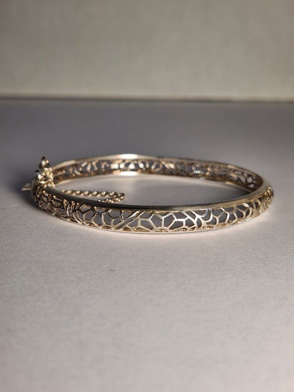 925 Sterling Silver Floral Filigree Hinged Bangle Bracelet Safety Chain